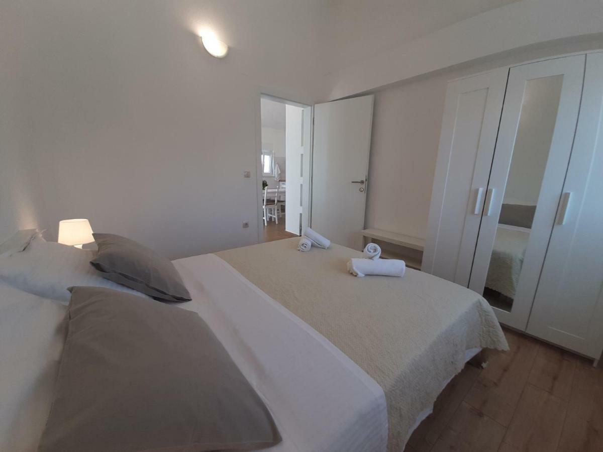 Apartman S Pogledom Ždrelac Buitenkant foto
